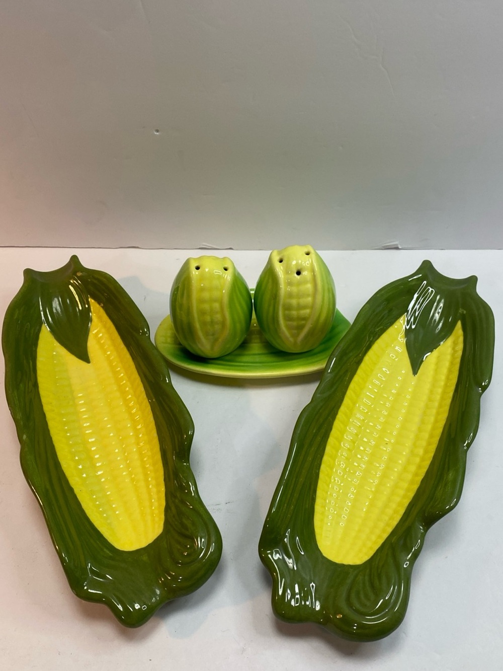Vintage ceramic corn cob salt and pepper set + corn dish x2